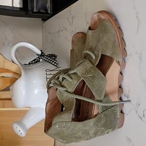 Sorel Olive Green Leather Wedge Sandals